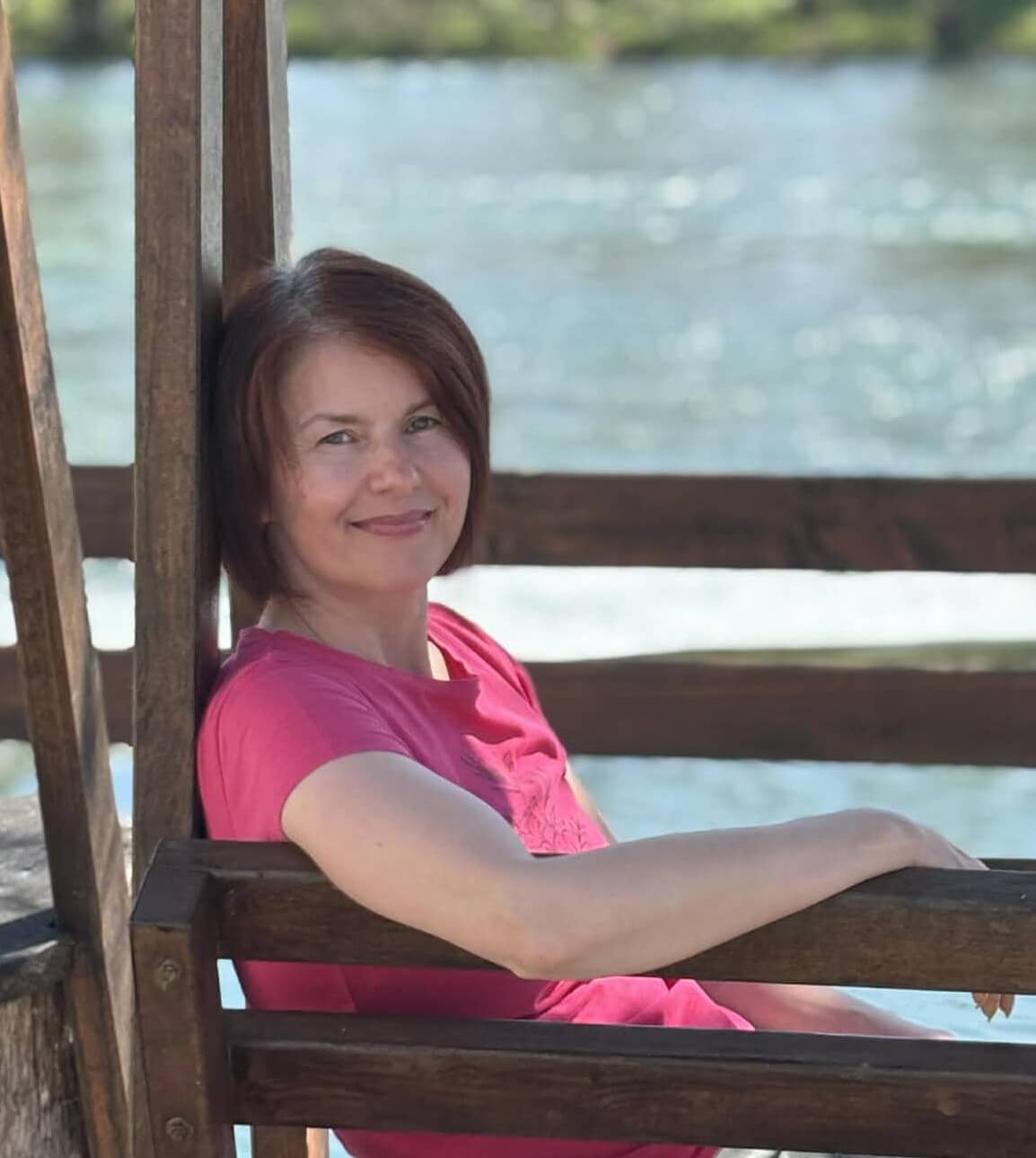 Tihana Malič na gugalnici ob Kolpi